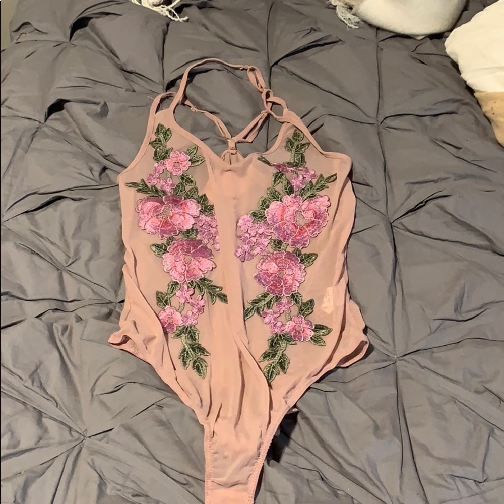 Mesh floral bodysuit pink